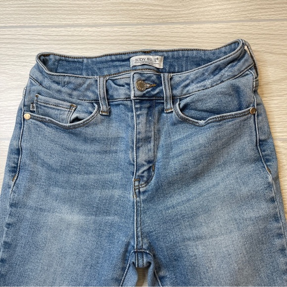 Judy Blue JB8843 Shark-bite Frayed Hem High Rise Medium Wash Jeans Size 3/26 - Picture 5 of 13